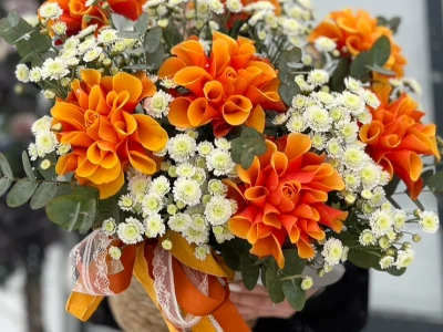 Большая композиция из оранжевых роз Солнечная испания