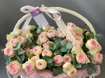 Корзина кустовых роз Ди М