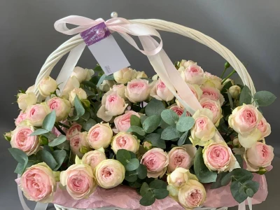Корзина кустовых роз Ди М