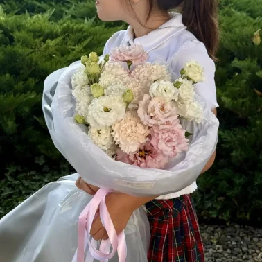 2. Букет с эустомой «Кружевное дуо» S