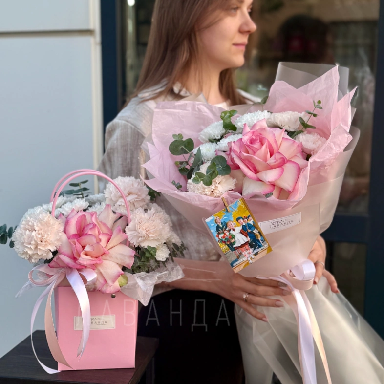5. Букет &laquo;Школьный вальс&raquo; с розовой розой Эсперанса