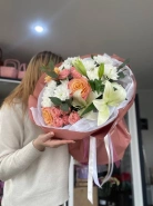Букет с лилией , розами и хризантемами 0