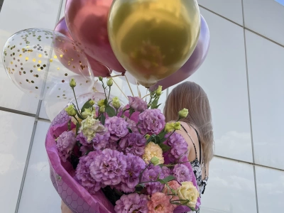 Сет шары и букет роскошной эустомы