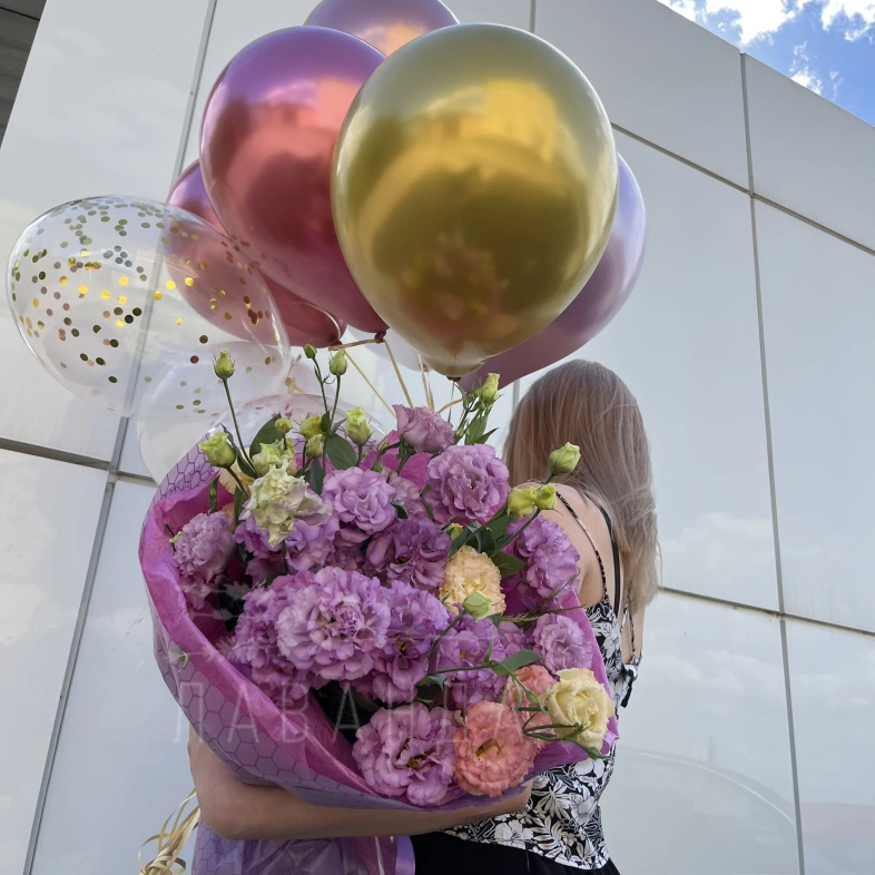 Сет шары и букет роскошной эустомы