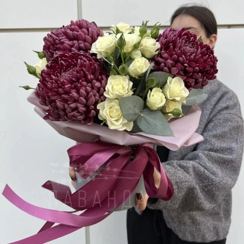 Композиция из хризантем сорта Бигуди &laquo;Нежное величие&raquo;
